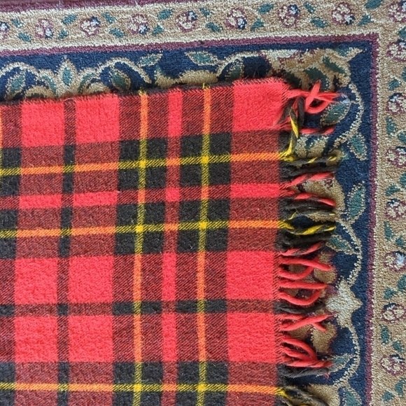 Faribo Vintage red plaid throw  Fluff Loomed square tartan Plaid Stadium blanket - Picture 3 of 9